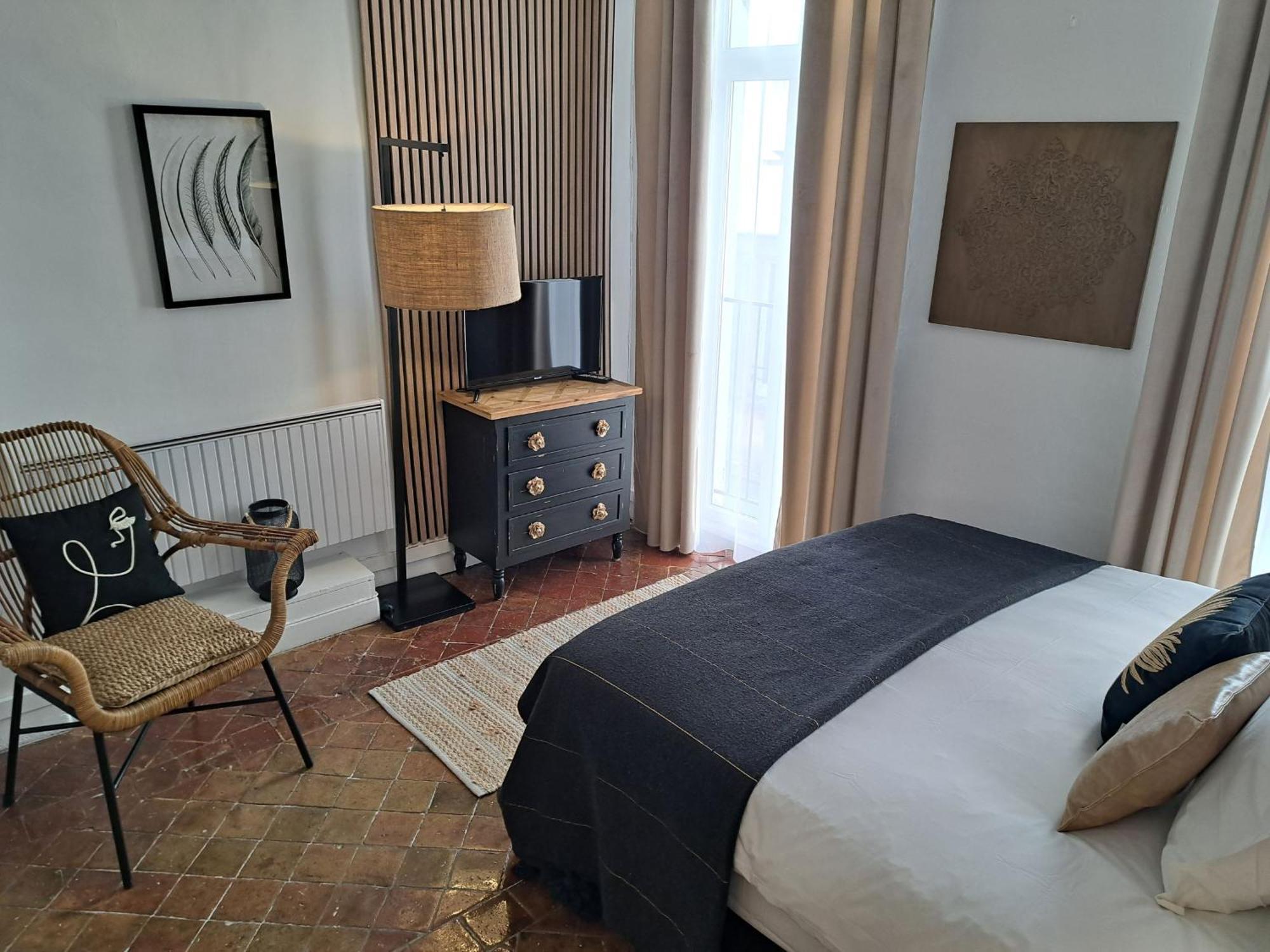 Hotel Le Patio De Sophie Sisteron Ruang foto